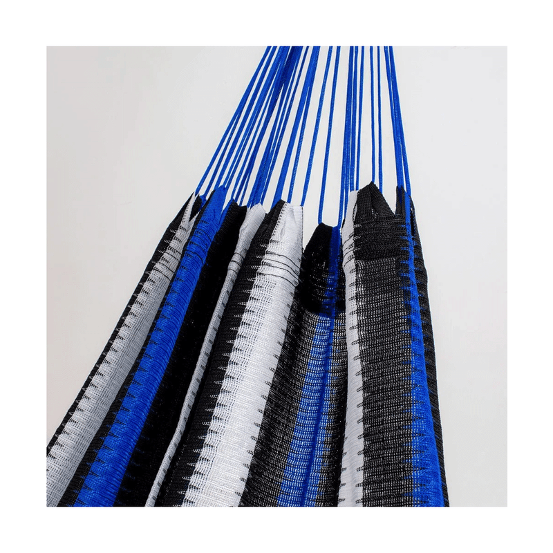 Rede de Descanso No Estilo Amazonas de Nylon na Cor Branco Com Azul e Preto